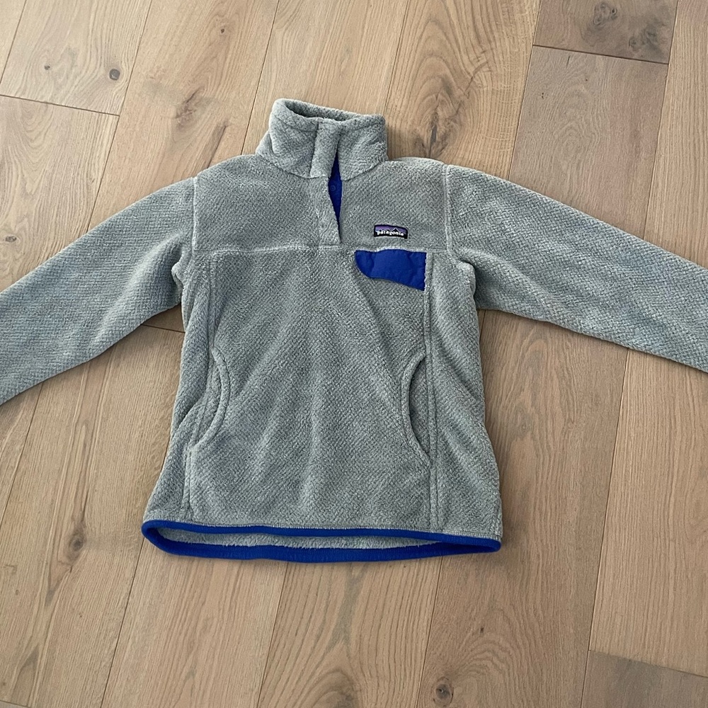 Patagonia pullover- super soft! Grey and royal blue